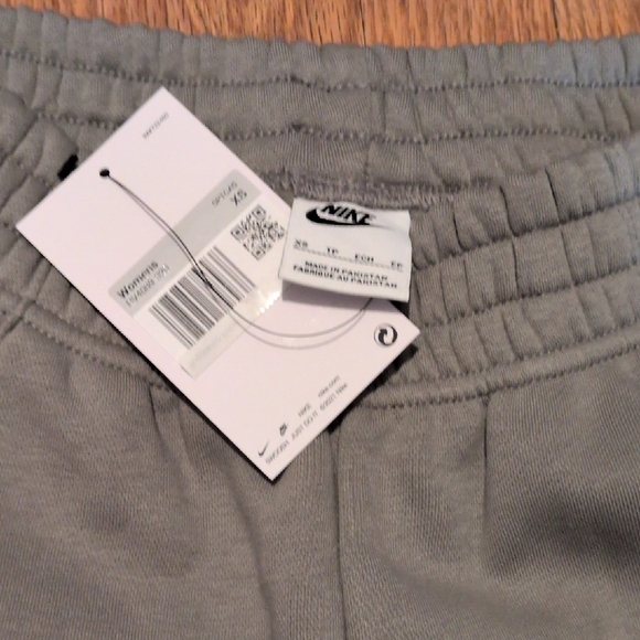 NWT Nike Women's Olive Joggers - Picture 4 of 4